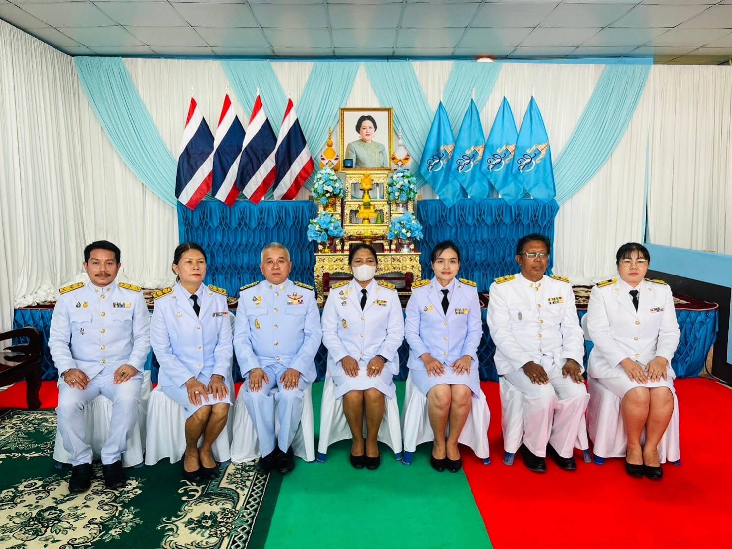 วันที่ 14 พฤศจิกายน 2566
นายวินัย  อินทร์ชนะ  รักษาราชการแทนสาธารณสุขอำเภอคีรีรัฐนิคม มอบหมายให้ นายสุริยา  น้ำขาว ผู้ช่วยสาธารณสุขอำเภอคีรีรัฐนิคม  ร่วมพิธีสมโภชเงินพระราชทานขวัญถุงกองทุนแม่ของแผ่นดิน    ณ  ศาลาประชุมหมู่บ้าน บ้านปากคู  หมู่ที่6   ตำบลบ้านยาง  อำเภอคีรีรัฐนิคม  จังหวัดสุราษฎร์ธานี