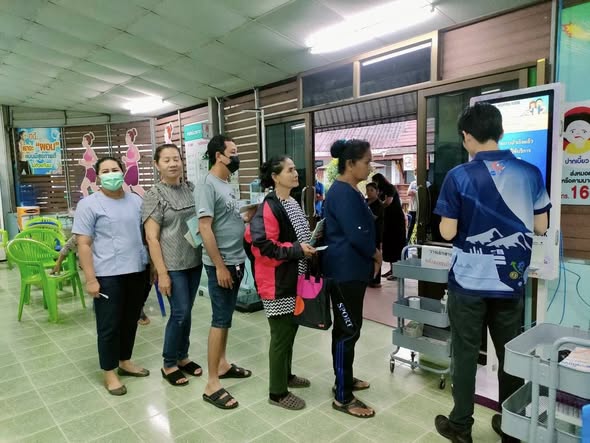 วันเสาร์ ที่ 24 มกราคม 2569 เวลา 07.00 น.นายบุญธรรม มิ่งแก้ว สาธารณสุขอำเภอคีรีรัฐนิคม และนางสาวเยาวดี โพกุล ผู้อำนวยการโรงพยาบาลคีรีรัฐนิคม ได้มอบหมายให้ทีมสหวิชาชีพเครือข่ายบริการสุขภาพอำเภอคีรีรัฐนิคม ให้บริการเจาะเลือดประจำปีในผู้ป่วย NCD ณ โรงพยาบาลคีรีรัฐนิคม เพื่อติดตามการรักษา ประเมินความเสี่ยงภาวะแทรกซ้อน โดยมีผู้ป่วยจากโรงพยาบาลส่งเสริมสุขภาพตำบลบ้านยางได้รับการตรวจเลือดประจำปีจำนวน 119 ราย